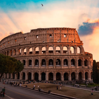 Coliseo al atardecer. CIVITATIS Coliseo al atardecer. CIVITATIS