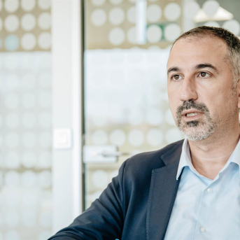 El Consejero Delegado de DIGI Spain Telecom, Marius Varzaru, durante una entrevista para Europa Press, en las oficinas de DIGI España, a 6 de septiembre de 2023, en Alcobendas, Madrid (España).  Carlos Luján - Europa Press