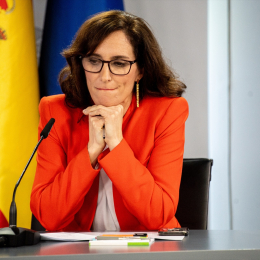 La ministra de Sanidad, Mónica García, durante una rueda de prensa tras la reunión del Consejo de Ministros | Gabriel Luengas (Europa Press)