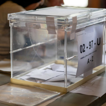 Una urna electoral  Lorena Sopêna - Europa Press