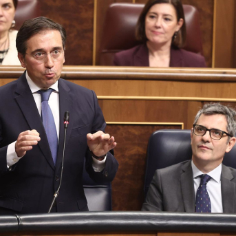 Albares acusa al PP de mandar emisarios a Marruecos para respaldar al Gobierno en el Sáhara en secreto