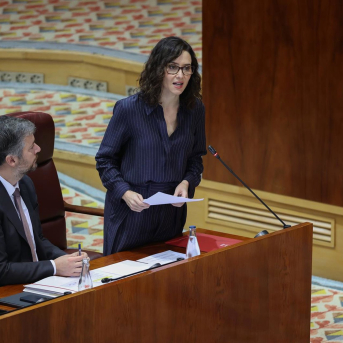 Ayuso reclama a Vox que no sabotee ni arriesgue por sus intereses la “lucha” del Gobierno extremeño