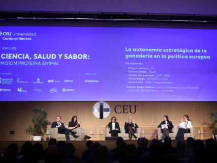 Mesa de eurodiputadas y diputadas (I-D): Felipe Medina, Sandra Gómez (PSOE), Milagros Marcos (PP), Jessika Van Leuwen (PPE), Mireia Borrás (Vox) y Nora Junco (ECR)
