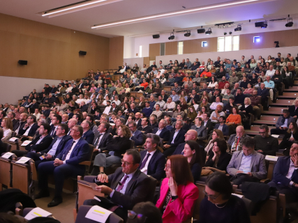 Los asistentes siguen la jornada desde el Paraninfo de la Universidad CEU Cardenal Herrera