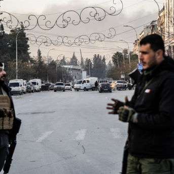 Soldados del Gobierno sirio desplegados cerca de los barrios de Sheikh Maqsoud y Ashrafieh, en Alepo, tras nuevos enfrentamientos entre fuerzas kurdas y tropas gubernamentales. Moawia Atrash/dpa