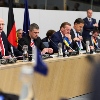 John Healey (Ministro de Defensa, Reino Unido), Mykhailo Fedorov (Ministro de Defensa, Ucrania), Boris Pistorius (Ministro de Defensa, Alemania) y el Secretario General de la OTAN, Mark Rutte. OTAN