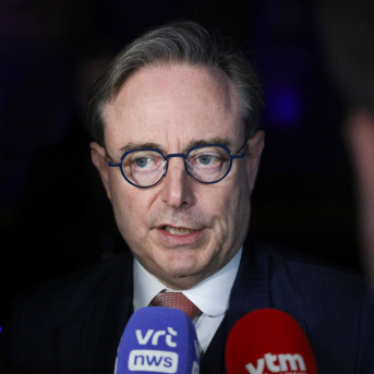 El primer ministro de Bélgica, Bart de Wever, en declaraciones a la prensa al término de una cumbre informal de líderes de la UE. ALEXANDROS MICHAILIDIS /EUROPEAN COUNCIL