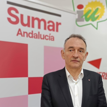 El portavoz de IU y portavoz adjunto de Sumar en el Congreso de los Diputados, Enrique Santiago, en la sede provincial de IU en Córdoba. EUROPA PRESS