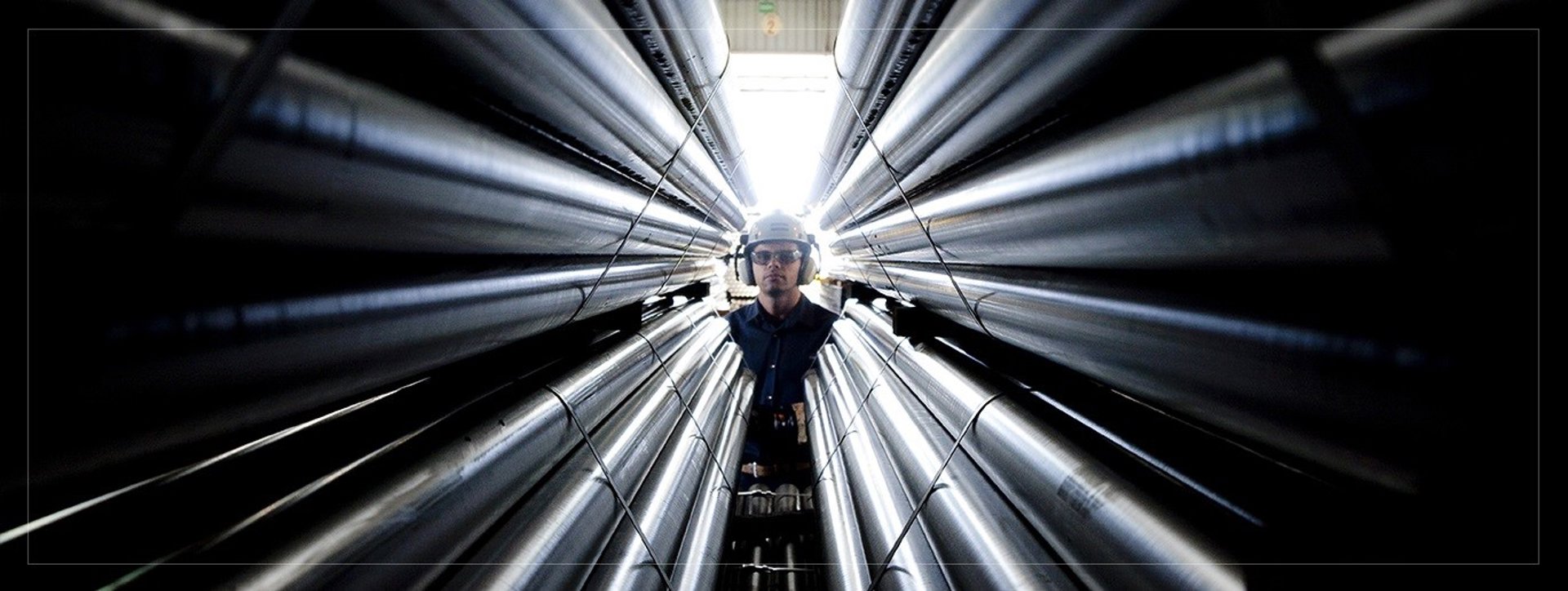 Un operario de la siderúrgica brasileña Usiminas. USIMINAS