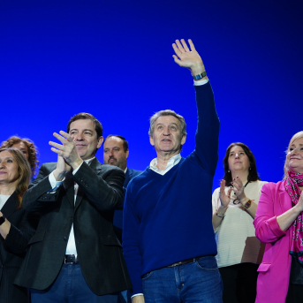 El presidente del PP, Alberto Núñez Feijóo, junto a su candidato autonómico, Alfonso Fernández Mañueco | Manuel Ángel Laya (Europa Press)