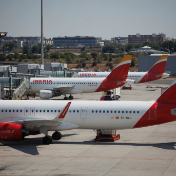 Varios aviones en la terminal 4 del Aeropuerto Adolfo Suárez Madrid-Barajas, a 24 de julio de 2024, en Madrid (España).  Alejandro Martínez Vélez - Europa Press