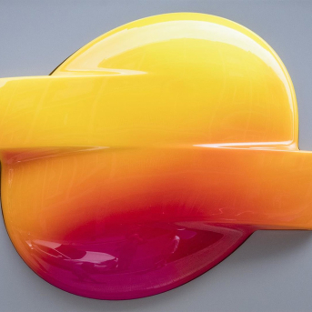 Nuevo logo de Repsol en la fachada de la Oficina multienergía de Bilbao REPSOL