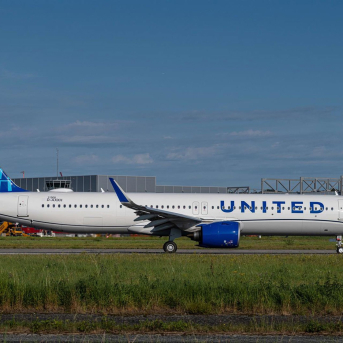 United Airlines. AIRBUS United Airlines. AIRBUS