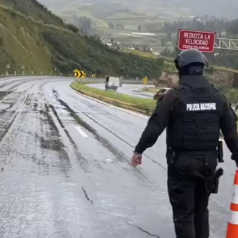 Un agente de la Policía de Ecuador POLICÍA DE ECUADOR