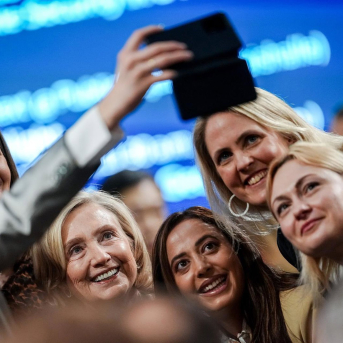 Hillary Clinton (tercera por la izquierda) en la Conferencia de Seguridad de Múnich Kay Nietfeld/dpa