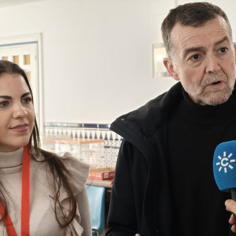 El coordinador federal de IU y candidato de la coalición Por Andalucía a la Junta, Antonio Maíllo, este domingo en declaraciones a los medios en Sevilla. IU ANDALUCÍA El coordinador federal de IU y candidato de la coalición Por Andalucía a la Junta, Antonio Maíllo, este domingo en declaraciones a los medios en Sevilla. IU ANDALUCÍA