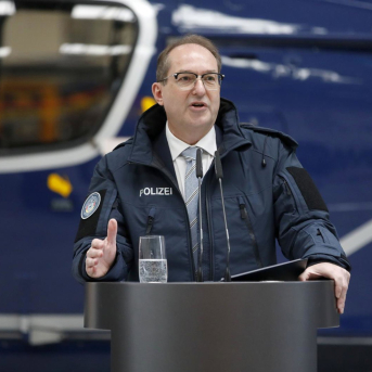 El ministro de Interior alemán, Alexander Dobrindt, en declaraciones desde Alemania.  Europa Press/Contacto/Agentur Wehnert/M.GrÃNzdÃR