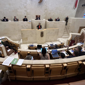 El Parlamento cántabro extiende el complemento de atención continuada a todo el personal sanitario también durante la baja laboral El Parlamento cántabro extiende el complemento de atención continuada a todo el personal sanitario también durante la baja laboral