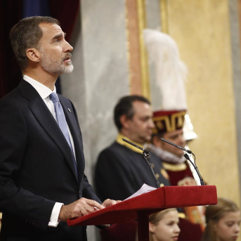 Los Reyes encabezan en el Congreso el homenaje a la Constitución de 1978, camino de ser la más duradera