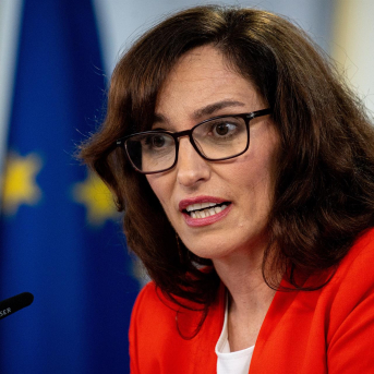 La ministra de Sanidad, Mónica García, durante una rueda de prensa. Gabriel Luengas - Europa Press