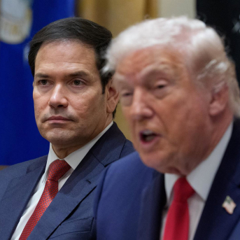 El secretario de Estado, Marco Rubio, y el presidente de EEUU, Donald Trump Europa Press/Contacto/Aaron Schwartz - Pool via CN
