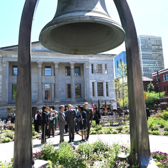 El Jardín Benjamin Rush y la Campana del Bicentenario del Parque Nacional de la Independencia, en Philadelphia (EEUU) durante un acto Europa Press/Contacto/Photo Image Press
