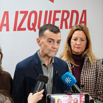 El coordinador federal de IU, Antonio Maíllo, atiende a los medios en el marco de un foro de alcaldes en Sevilla. IU ANDALUCÍA El coordinador federal de IU, Antonio Maíllo, atiende a los medios en el marco de un foro de alcaldes en Sevilla. IU ANDALUCÍA
