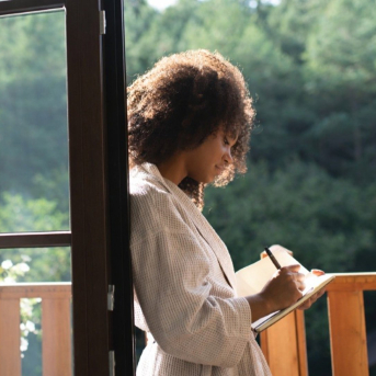 IHG Hotels & Resorts lanza su nueva marca premium Noted Collection, la número 21 del grupo. IHG HOTELS & RESORTS