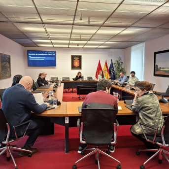 Ampliación | Los agentes de la UCO acatan el silencio impuesto por el juez en el Parlamento de Navarra