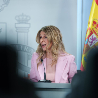 Yolanda Díaz alerta a la derecha: vetar el burka vulnera los artículos 14 y 16 de la Constitución