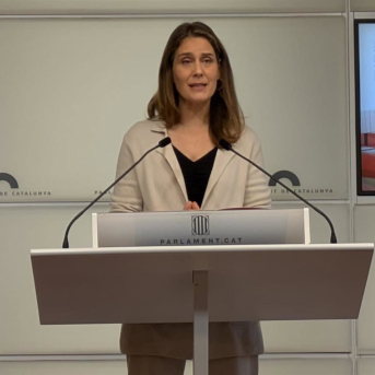 Albiach (Comuns) pacta con el Govern la concesión de 100.000 nuevas becas comedor