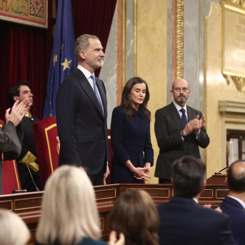 (I-D) La presidenta del Congreso, Francina Armengol; los Reyes Felipe VI y Letizia, y el presidente del Senado, Pedro Rollán, durante el acto institucional ‘Nuestra constitución más longeva’ Eduardo Parra - Europa Press (I-D) La presidenta del Congreso, Francina Armengol; los Reyes Felipe VI y Letizia, y el presidente del Senado, Pedro Rollán, durante el acto institucional ‘Nuestra constitución más longeva’ Eduardo Parra - Europa Press