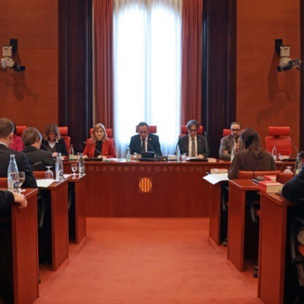 El Parlament someterá a votación el alza de la tasa turística en Catalunya la próxima semana