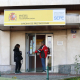 Un hombre pasa a una oficina del SEPE. Marta Fernández Jara - Europa Press