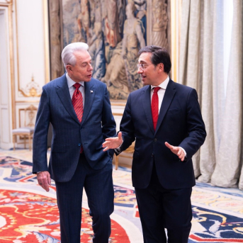 El ministro de Asuntos Exteriores, Unión Europea y Cooperación, José Manuel Albares, se reúne con el nuevo embajador de Estados Unidos en España, Benjamín León MINISTERIO DE ASUNTOS EXTERIORES El ministro de Asuntos Exteriores, Unión Europea y Cooperación, José Manuel Albares, se reúne con el nuevo embajador de Estados Unidos en España, Benjamín León MINISTERIO DE ASUNTOS EXTERIORES