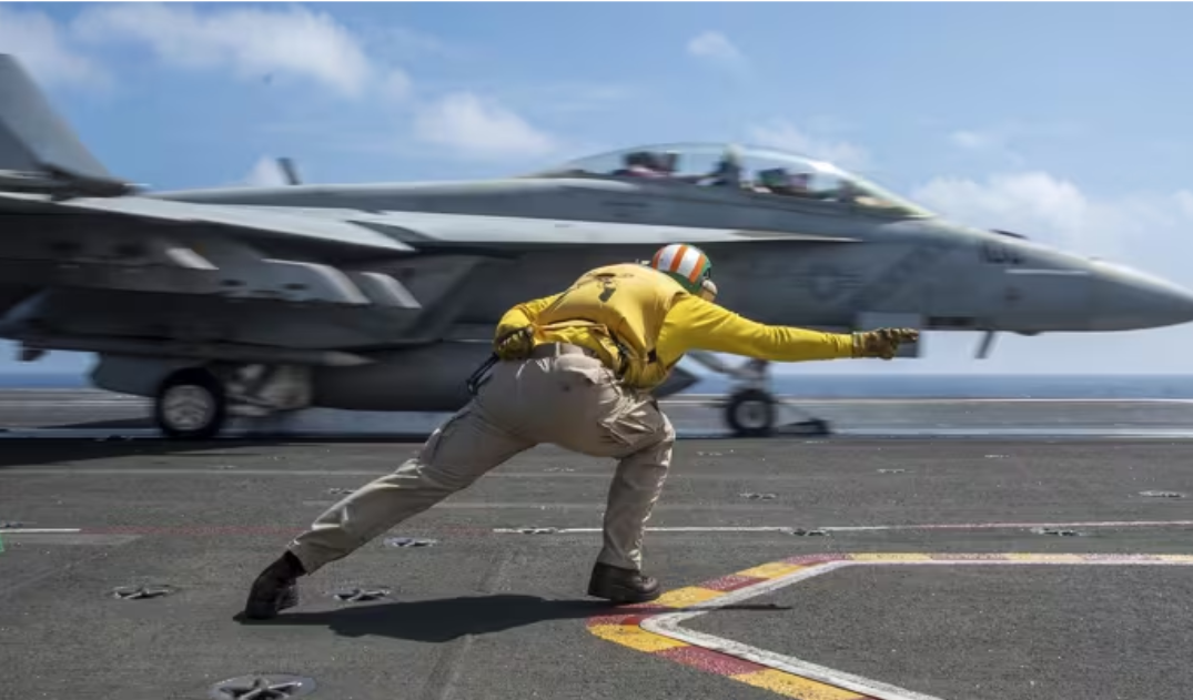 Avión estadounidense en el mar de Filipinas | (Europa Press)