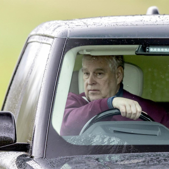 El expríncipe Andrew Mountbatten, expulsado de la familia real por sus vínculos con el delincuente sexual convicto Jeffrey Epstein, en el Paseo Largo de Windsor, en Reino Unido Marcin Nowak / Zuma Press / ContactoPhoto