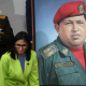 La presidenta encargada de Venezuela, Delcy Rodríguez, y a su espalda, imagen del exmandatario Hugo Chávez Europa Press/Contacto/Marco Salgado