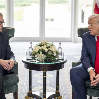 El primer ministro de Reino Unido, Keir Starmer (izquierda), y el presidente de Estados Unidos, Donald Trump (derecha), durante una reunión en Escocia en julio de 2025 (archivo) Europa Press/Contacto/White House