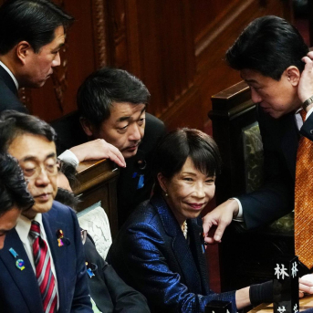 La primera ministra japonesa, Sanae Takaichi, en la sesión de la Cámara de Representantes en Tokio que decide su reeleción.  Europa Press/Contacto/Jia Haocheng