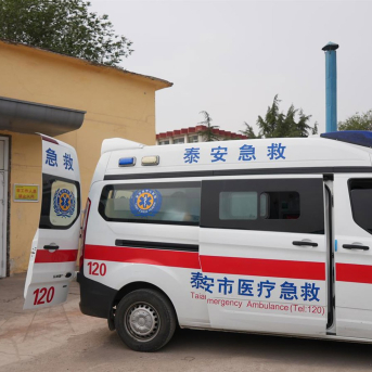 Una ambulancia tras un derrumbe en una mina de carbón en Taian, en la provincia de Shandong, en China (archivo) Europa Press/Contacto/Wu Feizuo
