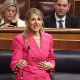 La vicepresidenta segunda y ministra de Trabajo y Economía Social, Yolanda Díaz, interviene durante una sesión de control al Gobierno, en el Congreso de los Diputados, a 18 de febrero de 2026, en Madrid (España).  Eduardo Parra - Europa Press