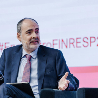 El director corporativo de Servicios Asociativos y Recursos de CECA, Antonio Romero, durante el Encuentro Anual 2025 de FINRESP, en el Hotel El Beatriz, a 12 de marzo de 2025, en Madrid (España).  Carlos Luján - Europa Press