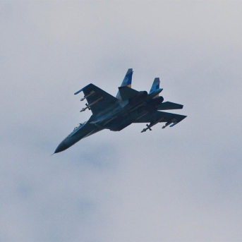 Un caza de las Fuerzas Armadas ucranianas en el espacio aéreo de Ucrania. Europa Press/Contacto/Aleksandr Gusev