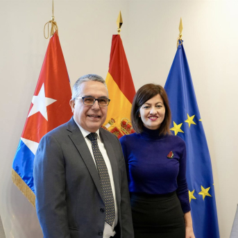 La ministra de Juventud e Infancia, Sira Rego, y el Embajador de la República de Cuba en España, Marcelino Medina MINISTERIO DE JUVENTUD E INFANCIA La ministra de Juventud e Infancia, Sira Rego, y el Embajador de la República de Cuba en España, Marcelino Medina MINISTERIO DE JUVENTUD E INFANCIA