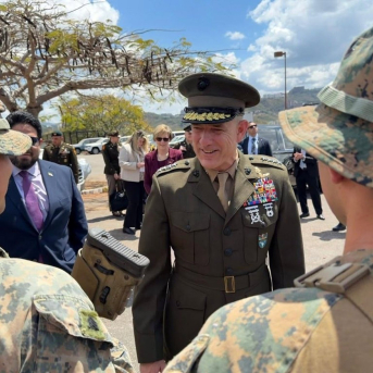 El jefe del Mando Sur de las FFAA de EEUU, el general Francis L. Donovan EMBAJADA DE EEUU EN VENEZUELA EN X El jefe del Mando Sur de las FFAA de EEUU, el general Francis L. Donovan EMBAJADA DE EEUU EN VENEZUELA EN X