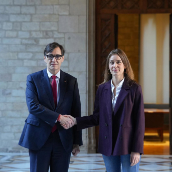 El presidente de la Generalitat, Salvador Illa, y la presidenta de los Comuns en el Parlament, Jéssica Albiach, se reúnen en el Palau de la Generalitat DAVID ZORRAKINO - EUROPA PRESS El presidente de la Generalitat, Salvador Illa, y la presidenta de los Comuns en el Parlament, Jéssica Albiach, se reúnen en el Palau de la Generalitat DAVID ZORRAKINO - EUROPA PRESS
