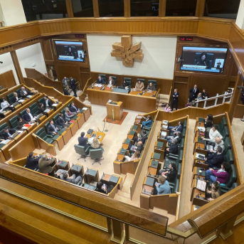 PNV y PSE tumban la comisión independiente y la asunción de responsabilidades por las vacunas caducadas