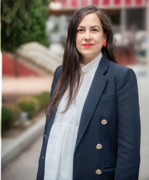 Alexandra Azorí es secretaria de Woman in Banking