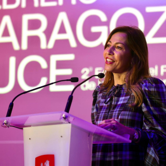 La alcaldesa Natalia Chueca durante la presentación del festival Zaragoza Luce. AYUNTAMIENTO DE ZARAGOZA